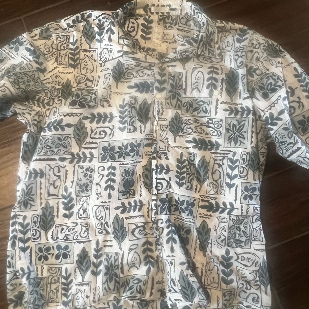 Green and White Casual Button Down Shirt with Urban Style